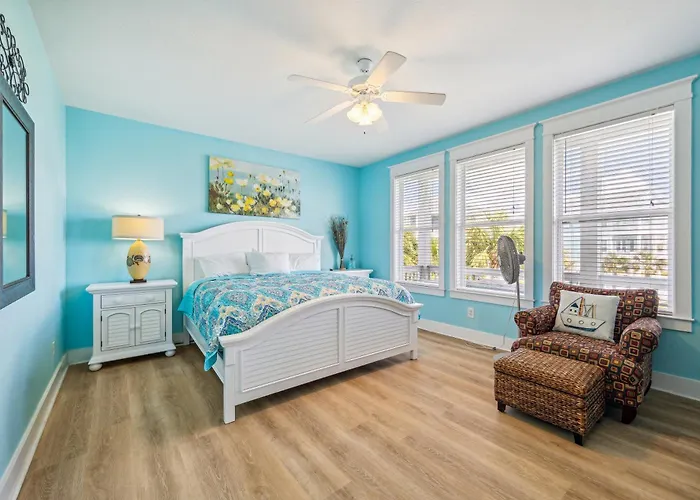 Cozy Beach Home With Hot Tub, Resort Amenities, Oceanbay, Lake Views And 3 Decks!
