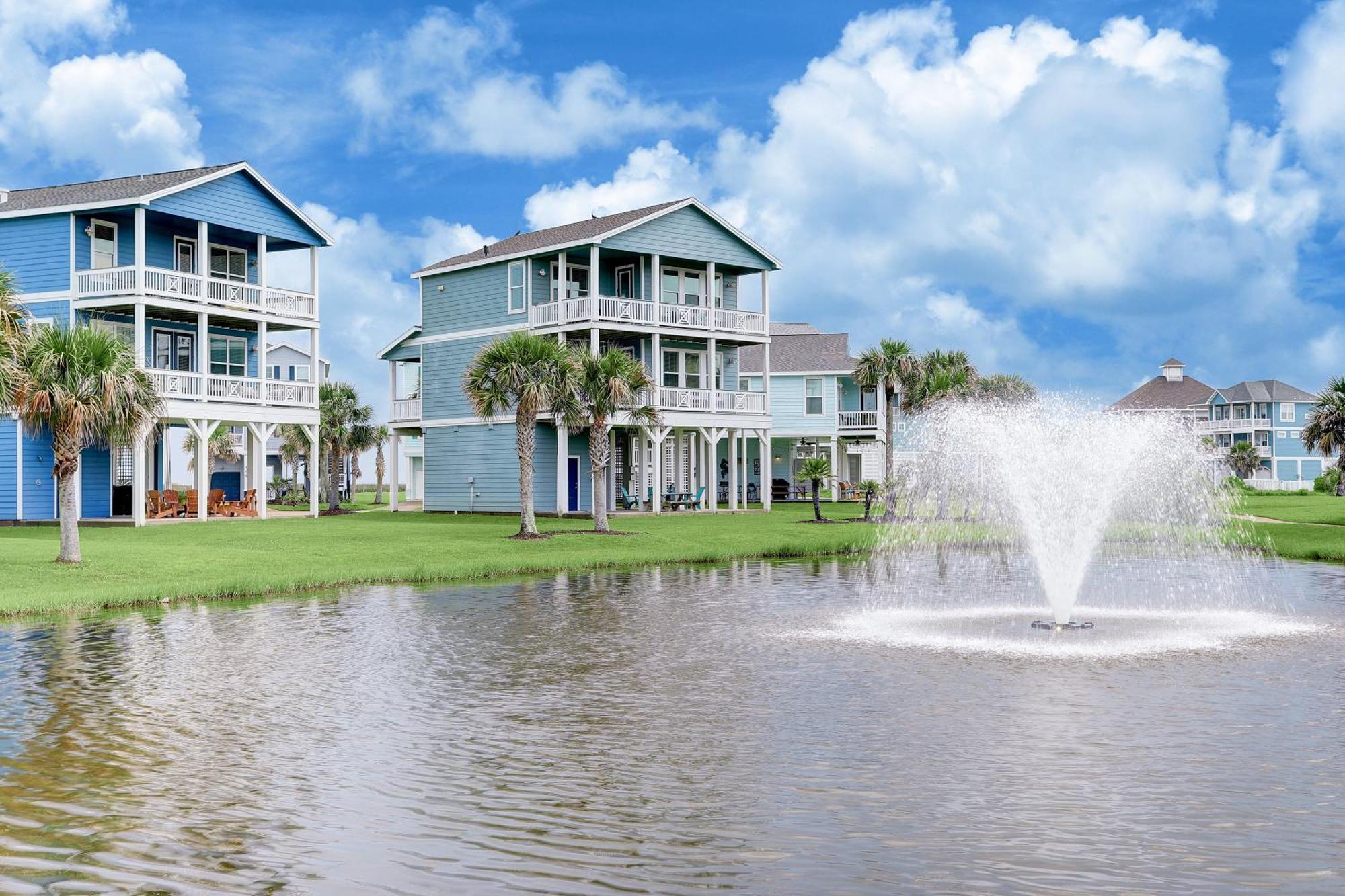 Cozy With Hot Tub, Amenities, Oceanbay, Views And 3 Decks! Holiday home