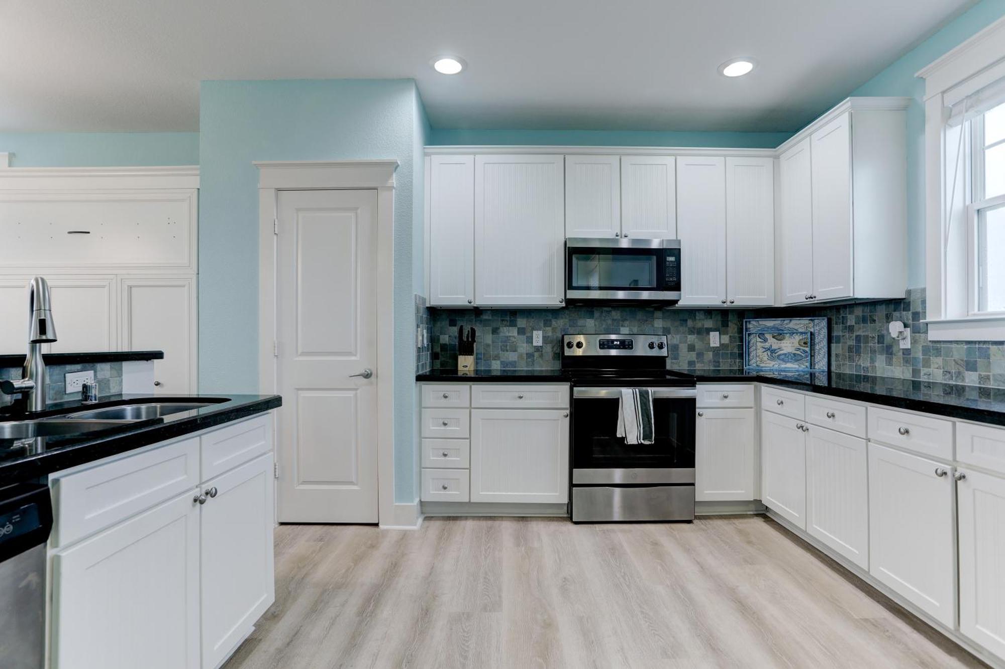 Cozy With Hot Tub, Amenities, Oceanbay, Views And 3 Decks! Holiday home Galveston