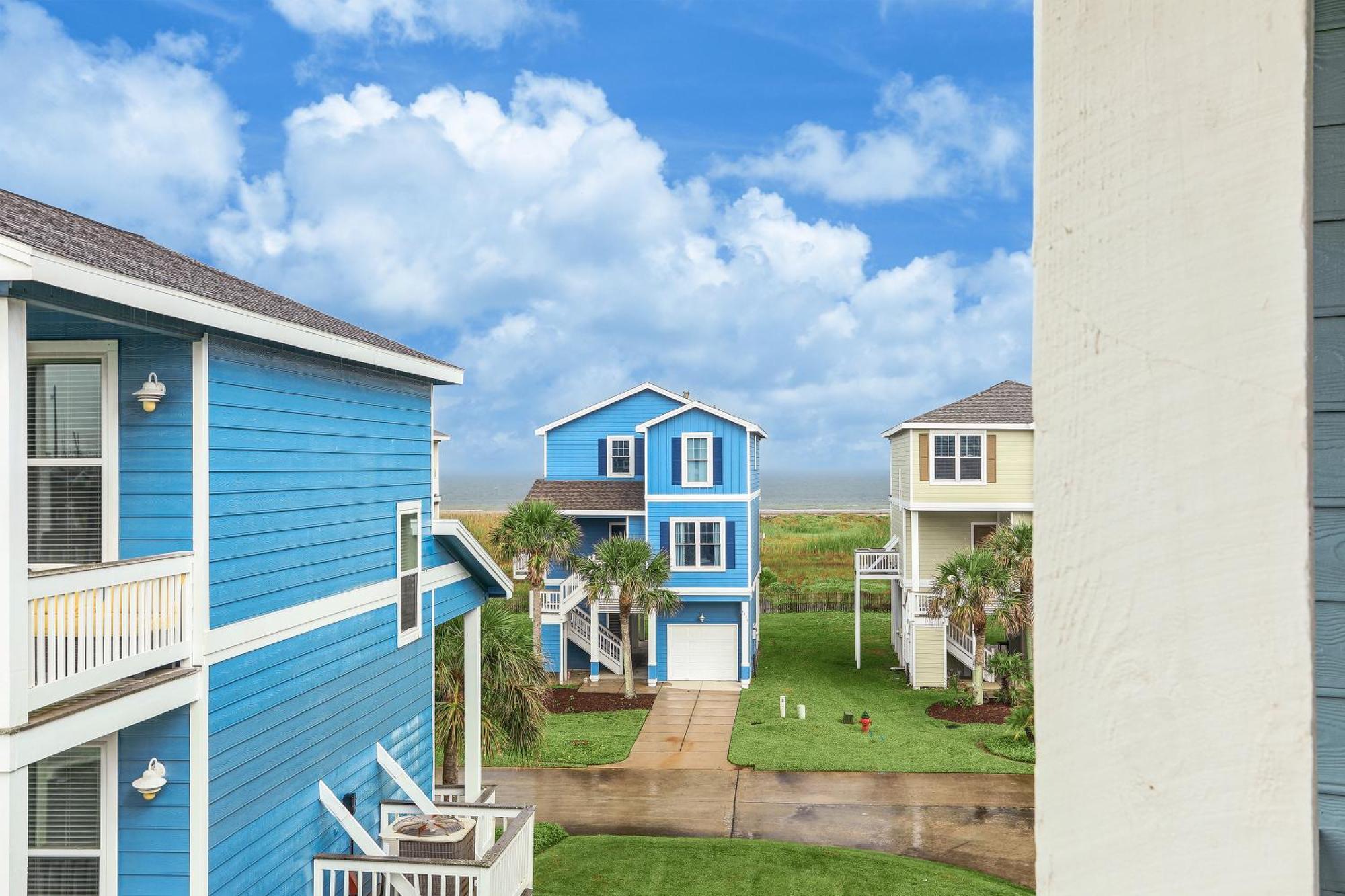 Holiday home Cozy With Hot Tub, Amenities, Oceanbay, Views And 3 Decks!